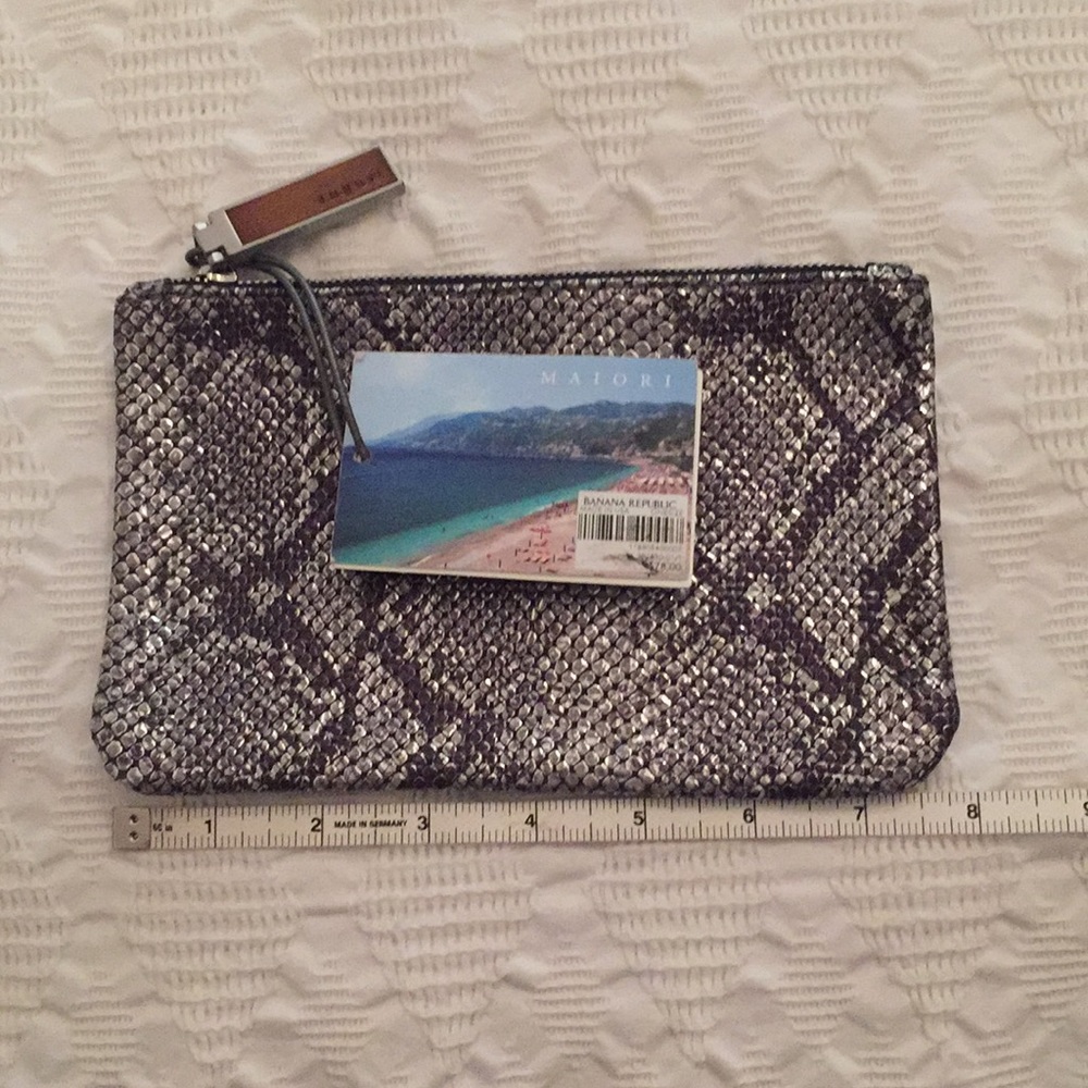 Small leather snake embossed pouch/Maori